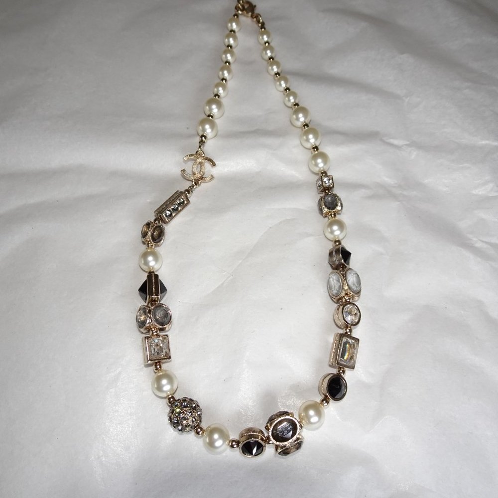 Chanel Pearl Crystal Necklace Vintage - Picture 7 of 14